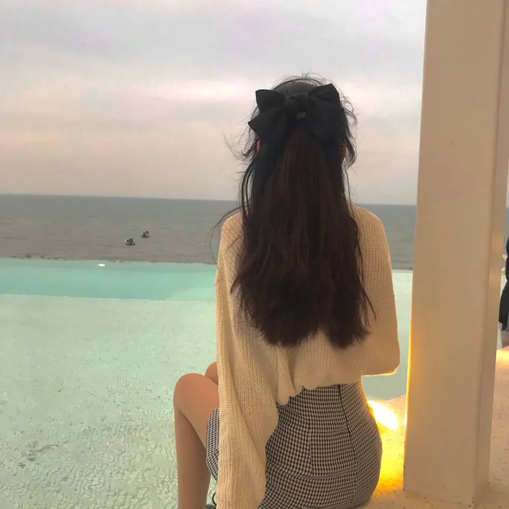 霍利车行海报